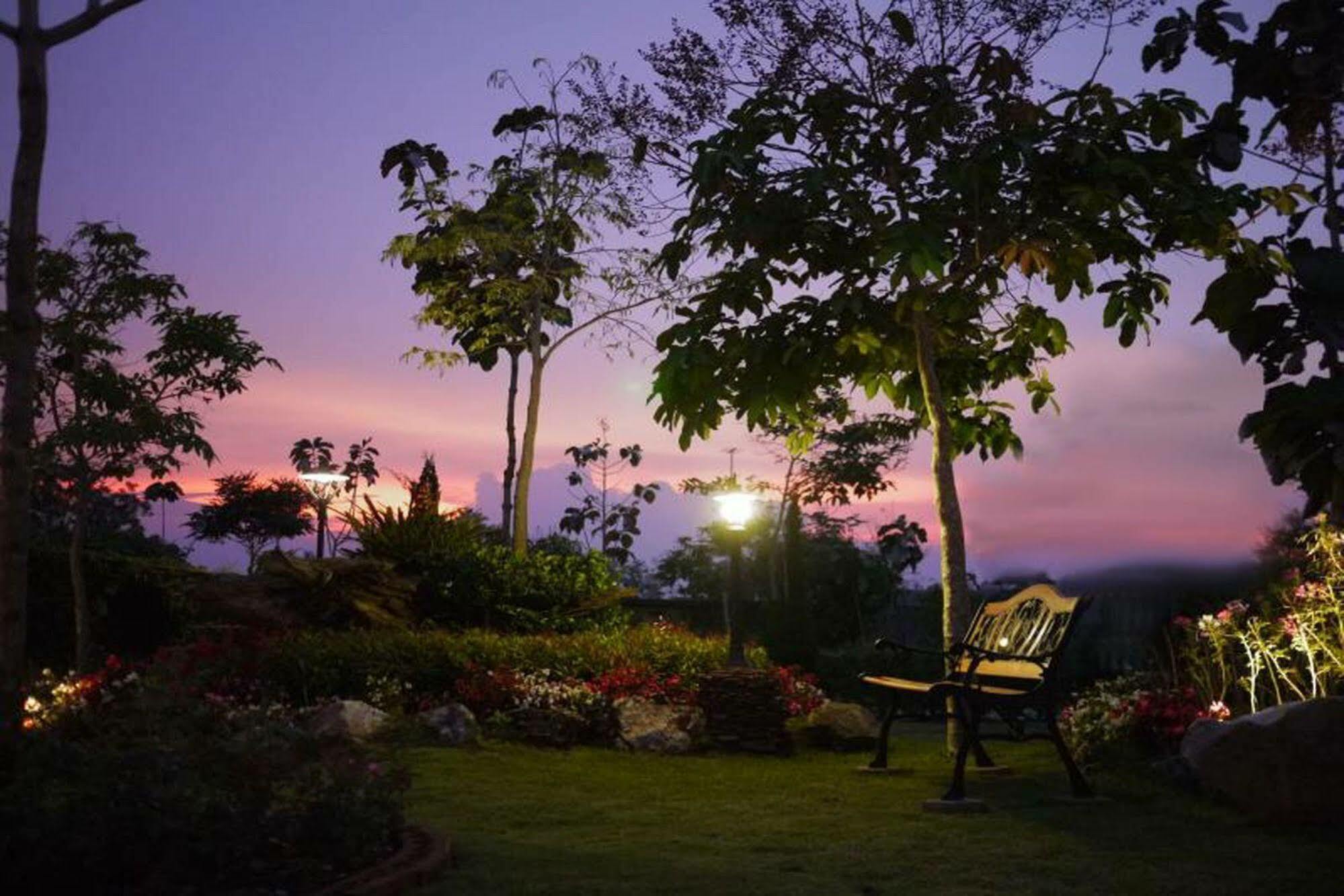 Готель Phukumhom Khao Yai Wangkata Екстер'єр фото